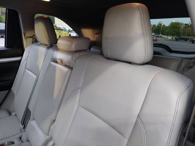 Used 2016 Toyota Highlander XLE AWD/4WD image 38