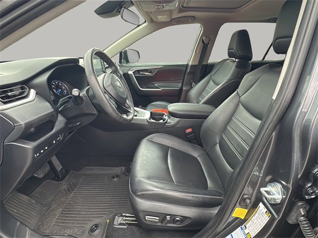 Used 2021 Toyota RAV4 XLE Premium image 10