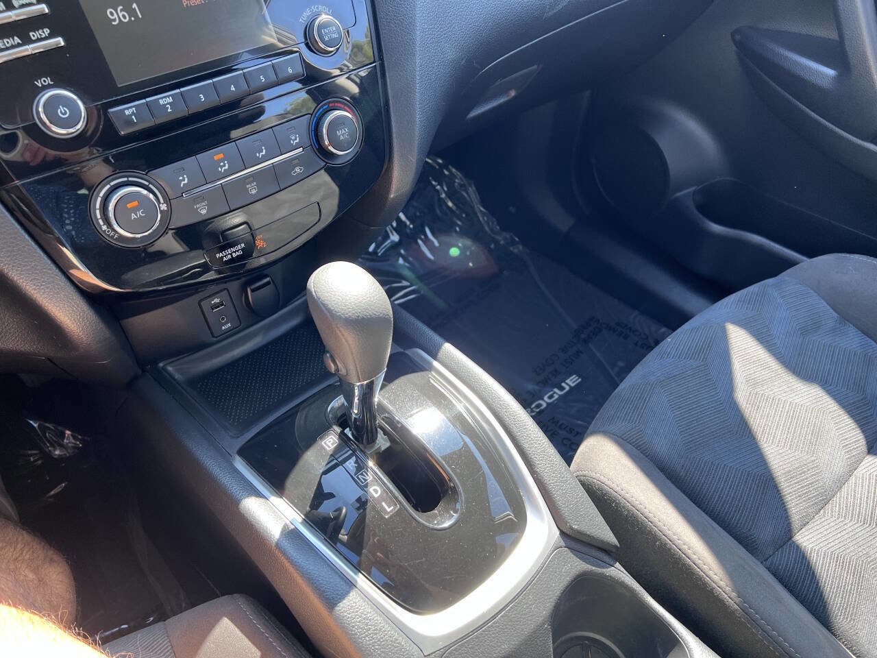 Used 2015 Nissan Rogue S image 18