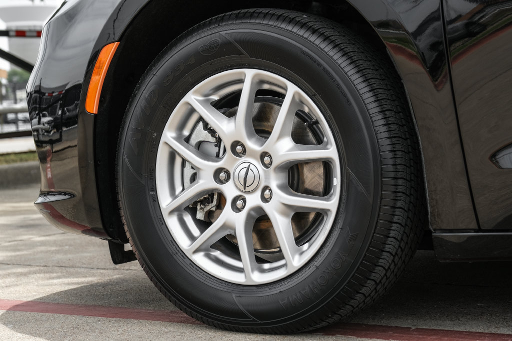 Used 2024 Chrysler Pacifica Touring-L FWD image 69