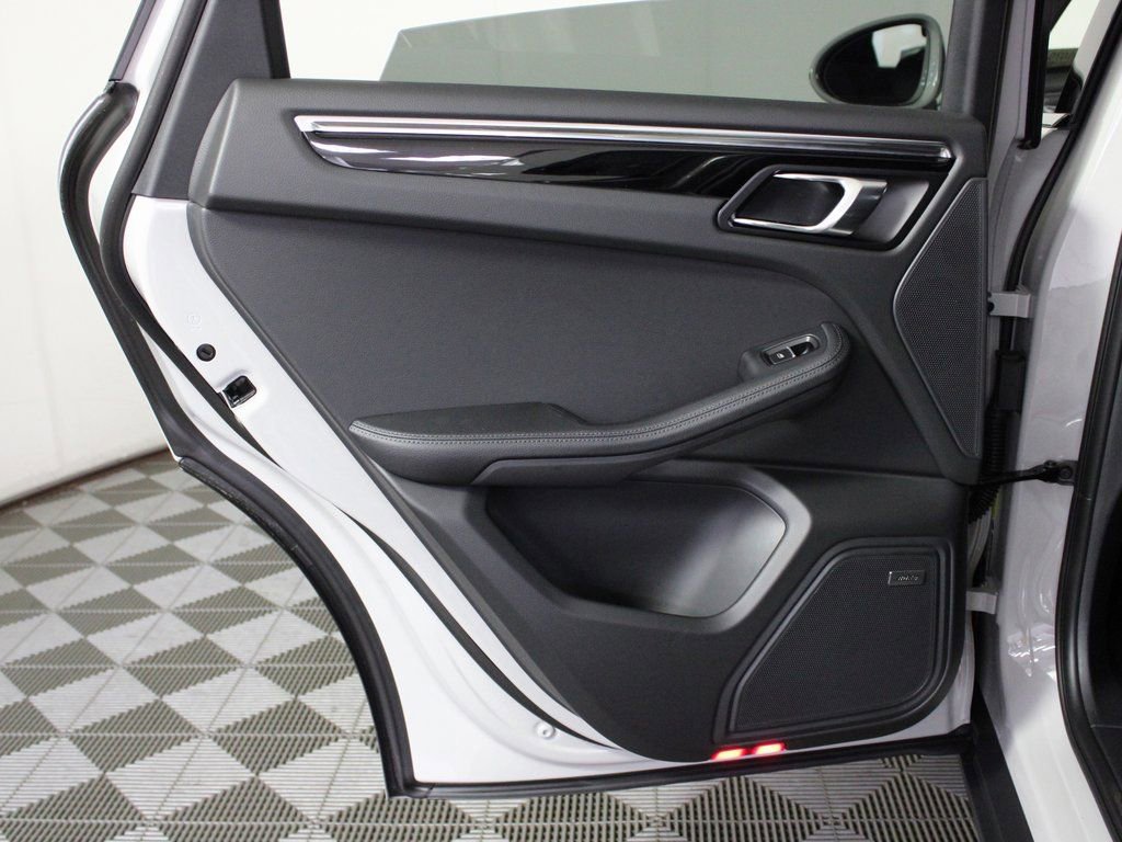 Certified 2026 Porsche Macan S AWD/4WD image 32