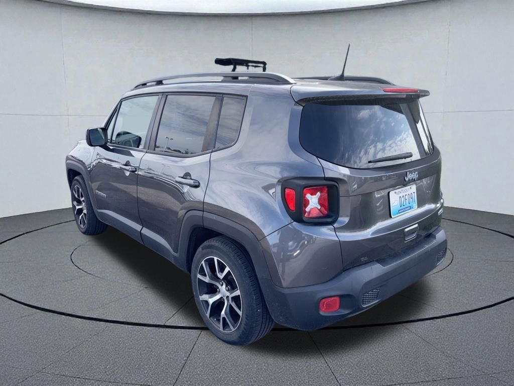Used 2018 Jeep Renegade Latitude FWD image 3