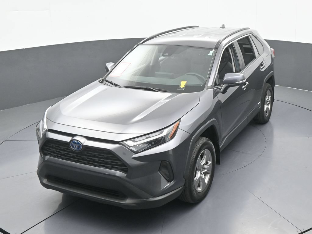 Used 2024 Toyota RAV4 XLE AWD/4WD image 40