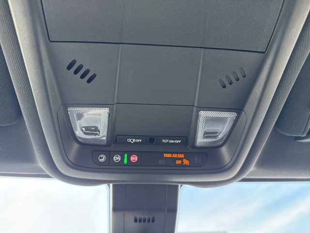 Used 2022 Chevrolet Equinox RS w/ LPO, Floor Liner Package image 9