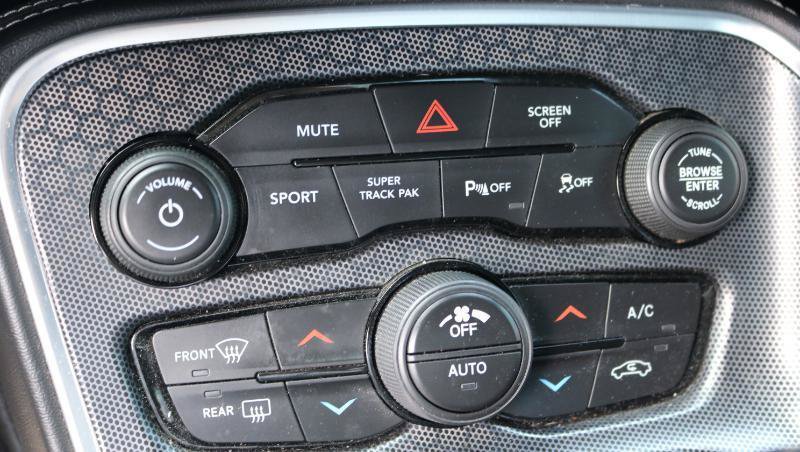 Used 2018 Dodge Challenger R/T Scat Pack w/ Leather Interior Group RWD image 17