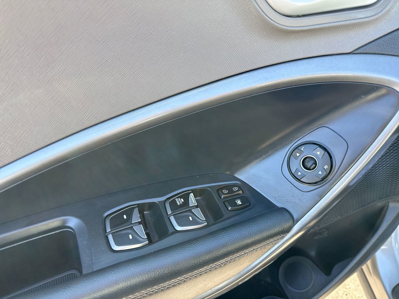 Used 2018 Hyundai Santa Fe Sport image 14
