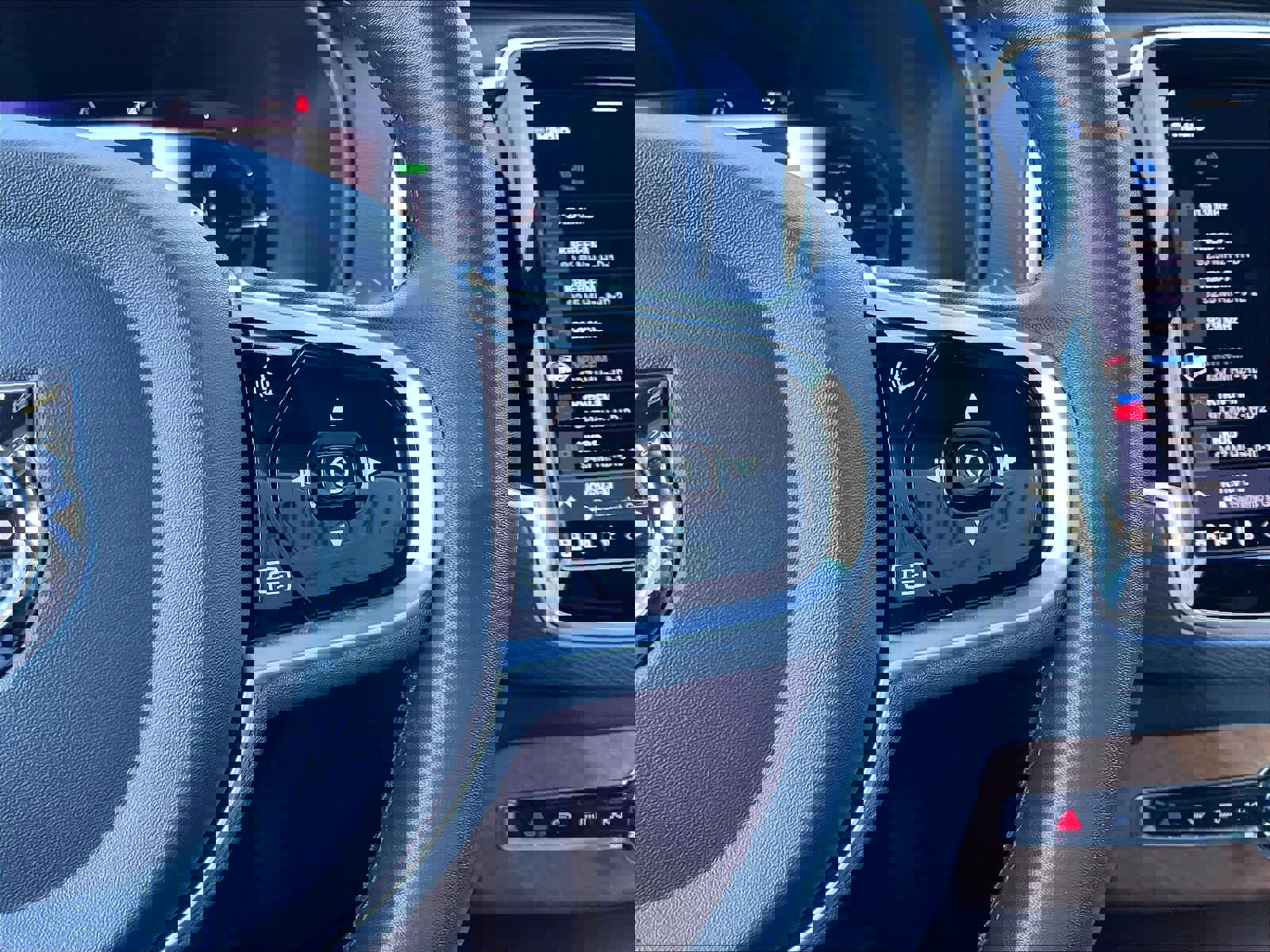 Used 2023 Volvo XC90 T8 Plus image 22