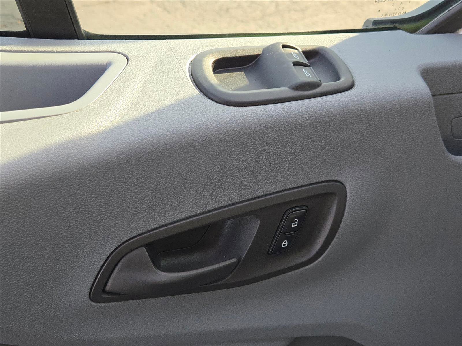 Used 2018 Ford Transit 350 XLT image 21