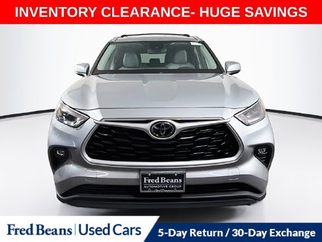 Used 2022 Toyota Highlander XLE AWD/4WD image 2