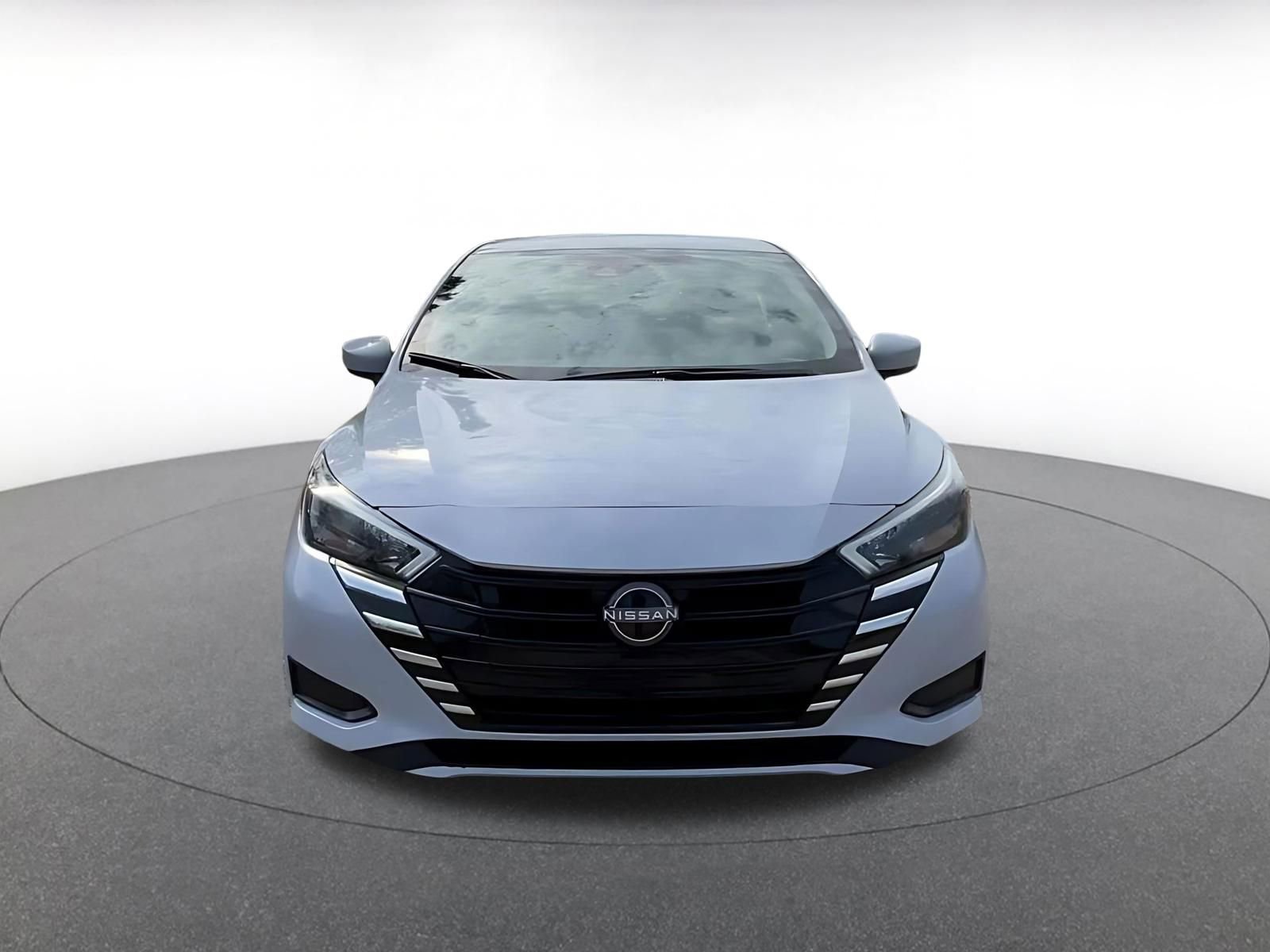 Used 2025 Nissan Versa SV image 4