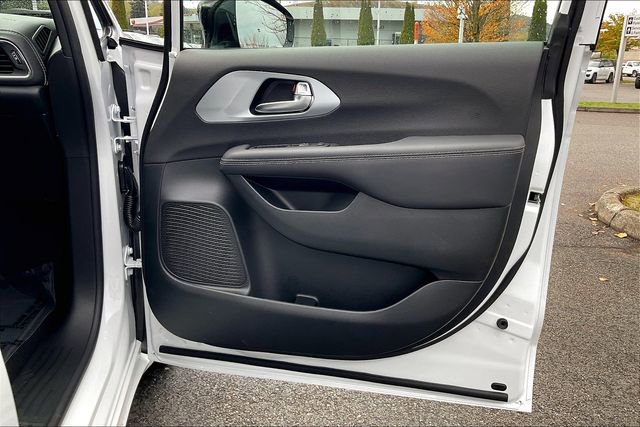 New 2026 Chrysler Pacifica Limited w/ S Appearance Package image 27