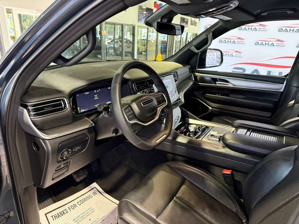 Used 2025 Jeep Wagoneer Series II AWD/4WD image 32