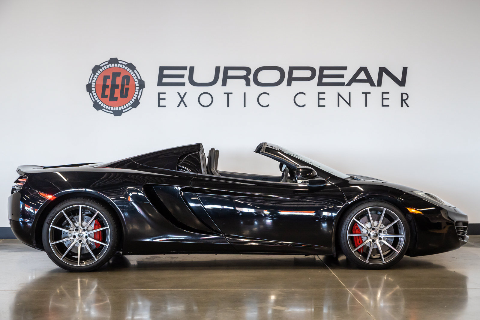 Used 2013 McLaren MP4-12C Spider RWD image 15