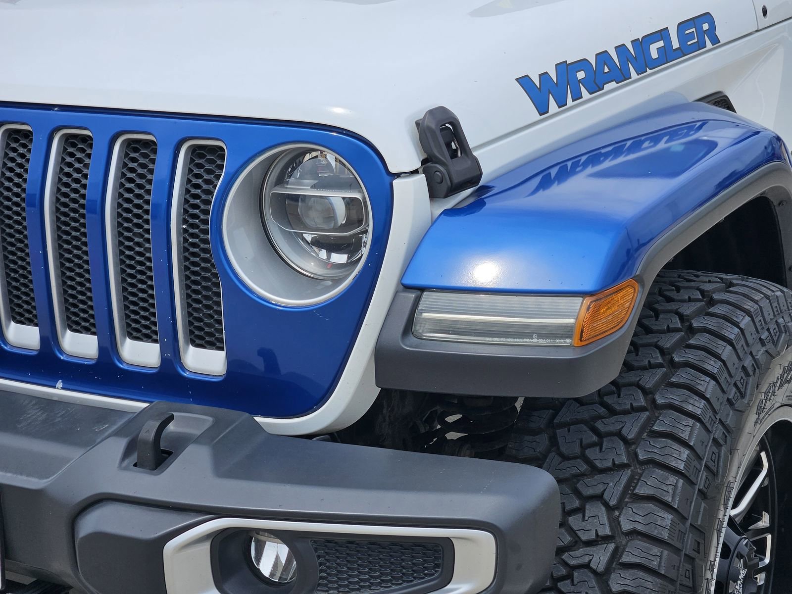 Used 2018 Jeep Wrangler Unlimited Sahara AWD/4WD image 11