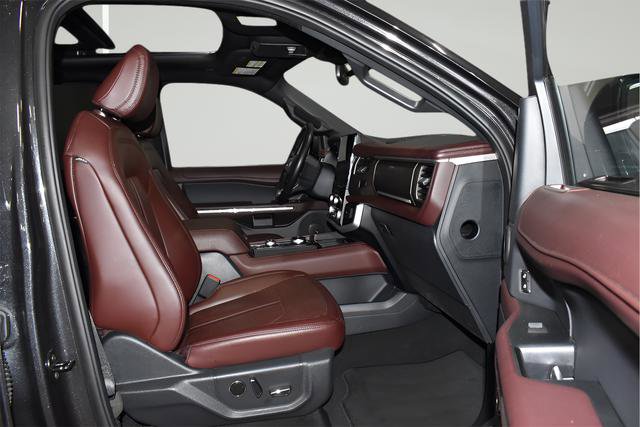 Used 2024 Ford Expedition Limited image 31