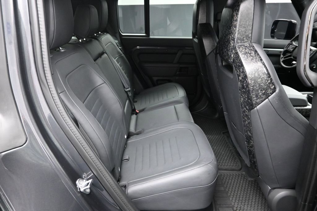 Used 2025 Land Rover Defender 110 AWD/4WD image 36