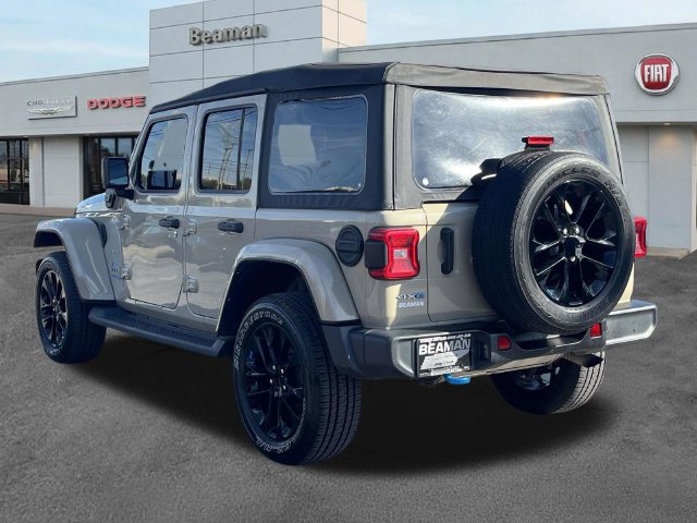 Used 2022 Jeep Wrangler Unlimited Sahara AWD/4WD image 5