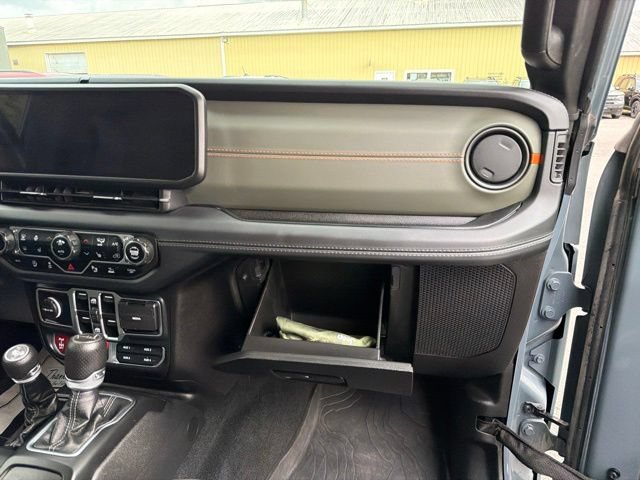 Used 2024 Jeep Gladiator Mojave AWD/4WD image 34