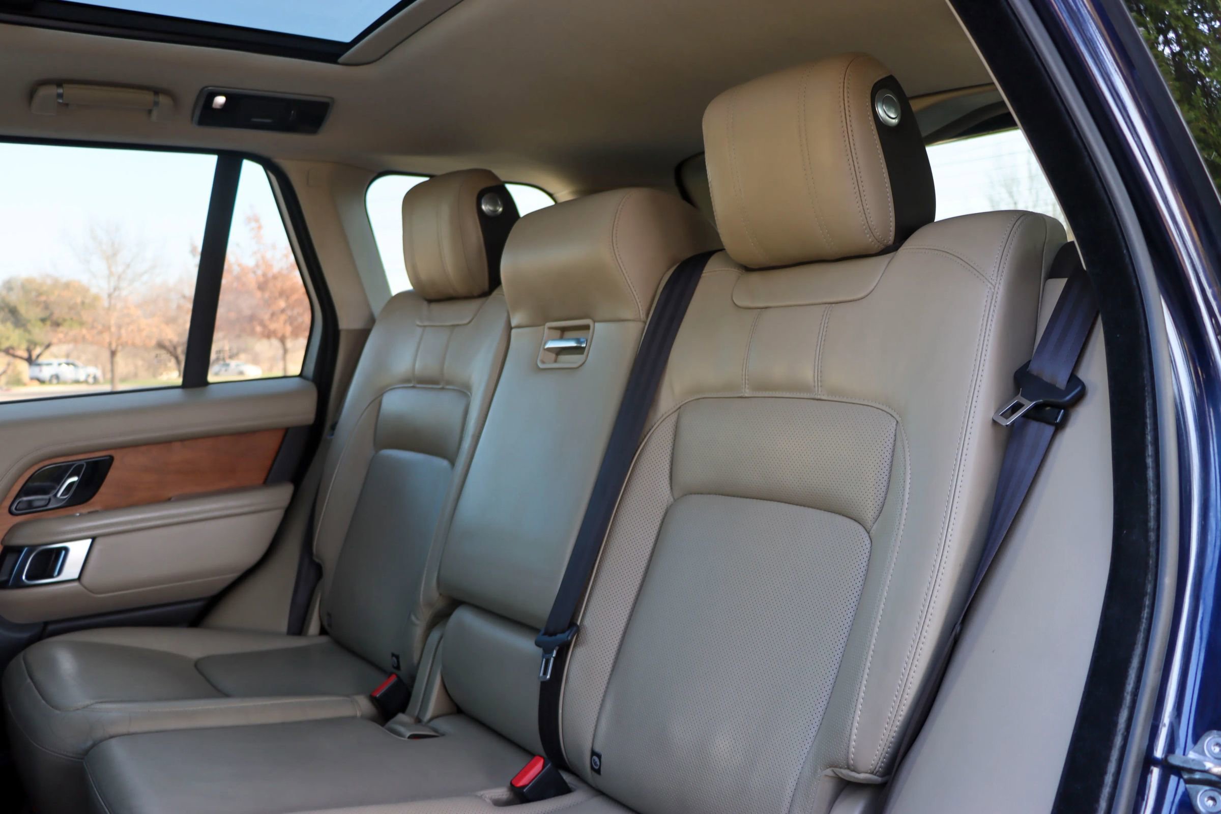 Used 2019 Land Rover Range Rover Supercharged AWD/4WD image 17