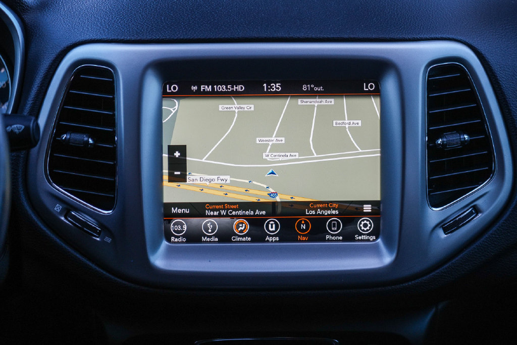 Used 2019 Jeep Compass Latitude FWD image 17