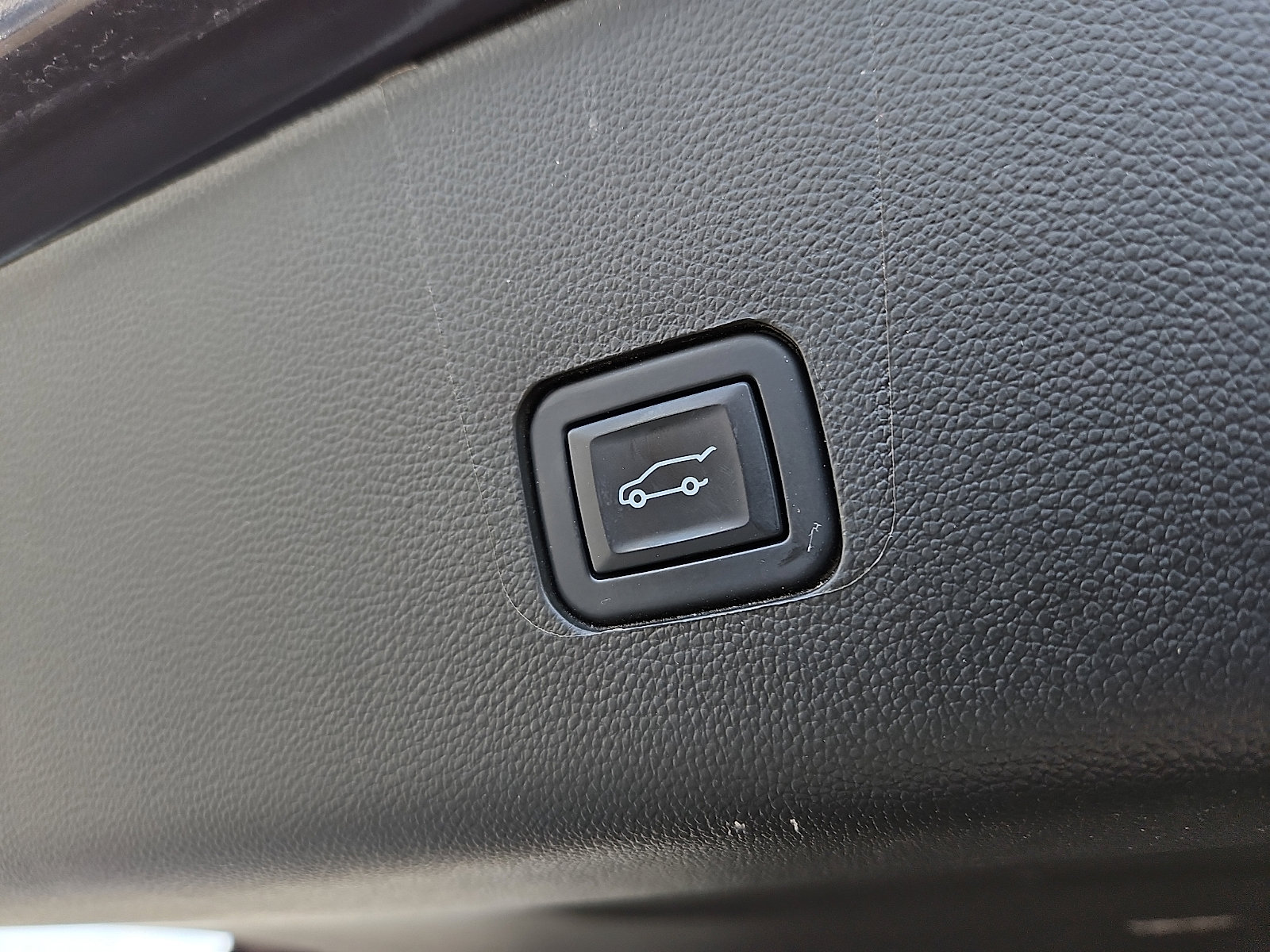 Used 2022 Chevrolet Traverse Premier image 31