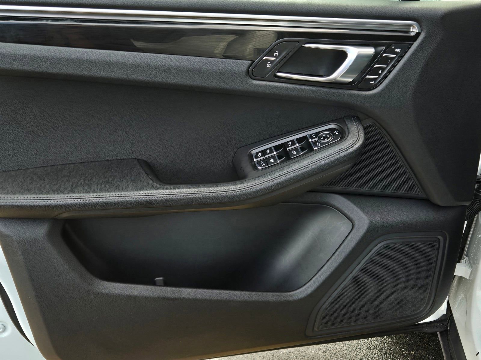 Used 2024 Porsche Macan image 9