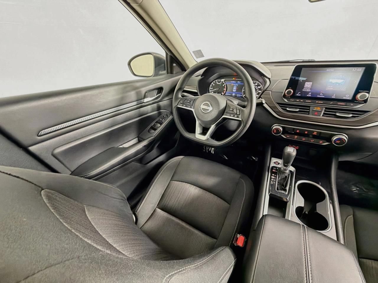 Used 2024 Nissan Altima 2.5 SV FWD image 11