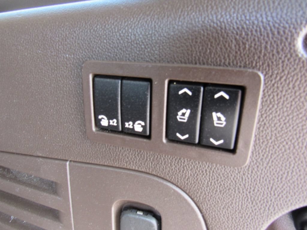 Used 2020 GMC Yukon XL Denali RWD image 19