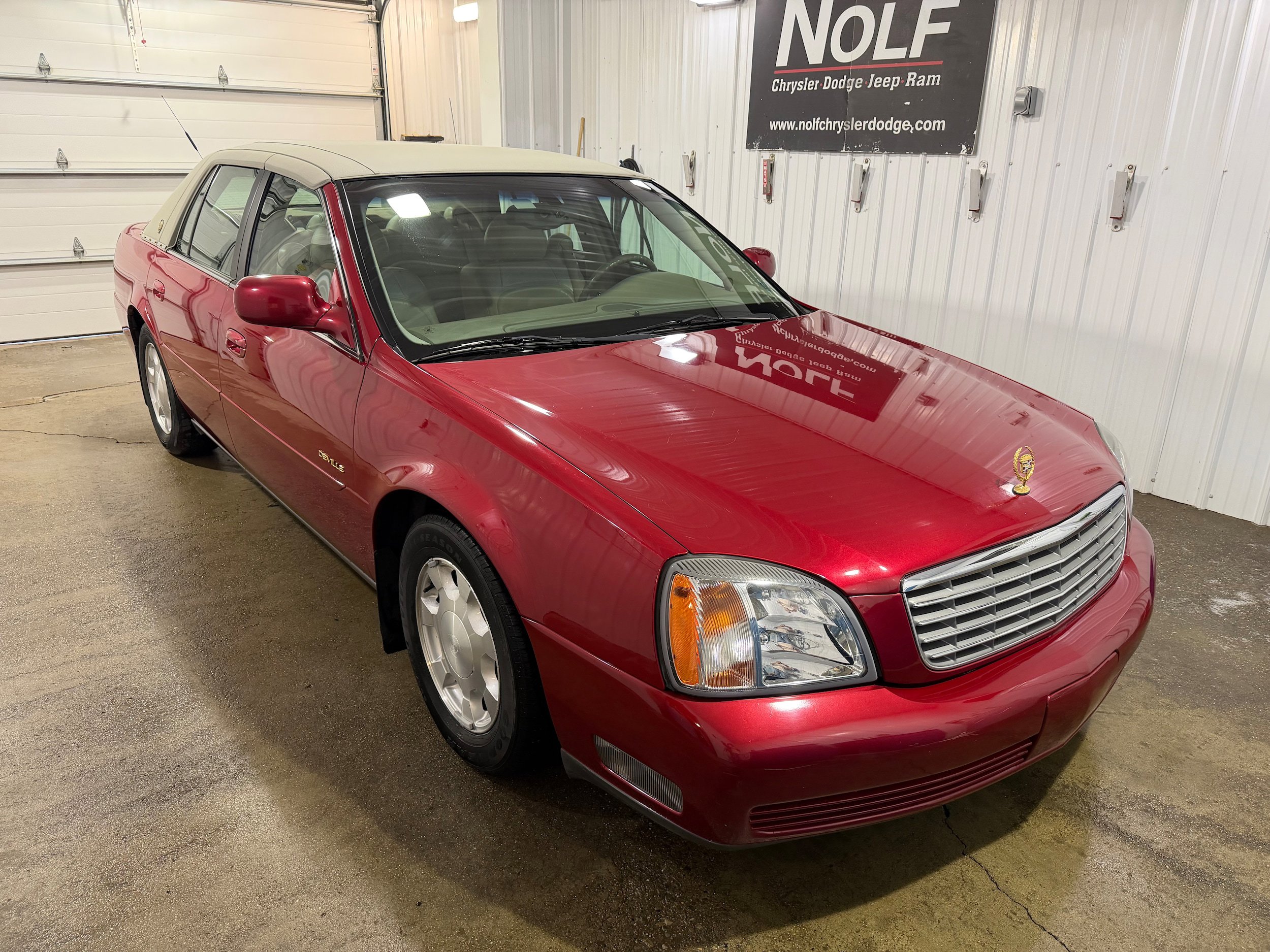 Used 2001 Cadillac De Ville w/ Comfort/Convenience Pkg image 2
