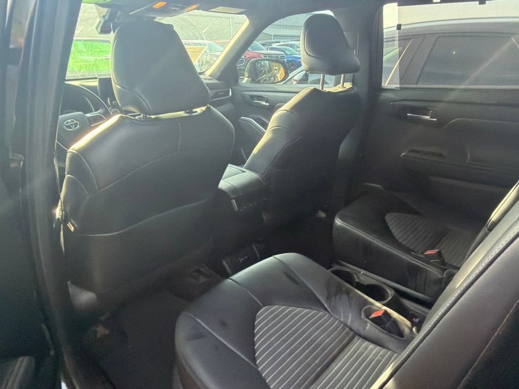 Used 2023 Toyota Highlander XSE FWD image 8