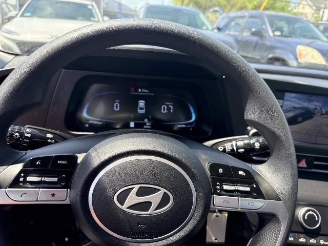 Certified 2026 Hyundai Elantra SE FWD image 23