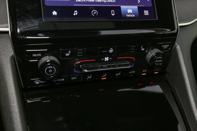 Used 2025 Jeep Grand Cherokee Laredo X w/ Luxury Tech Group I AWD/4WD image 29