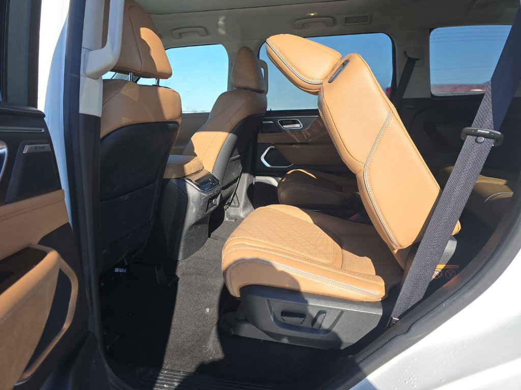 Used 2025 INFINITI QX80 Luxe image 3