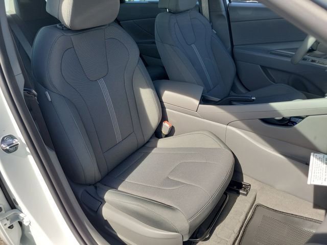 New 2026 Hyundai Elantra SE image 16