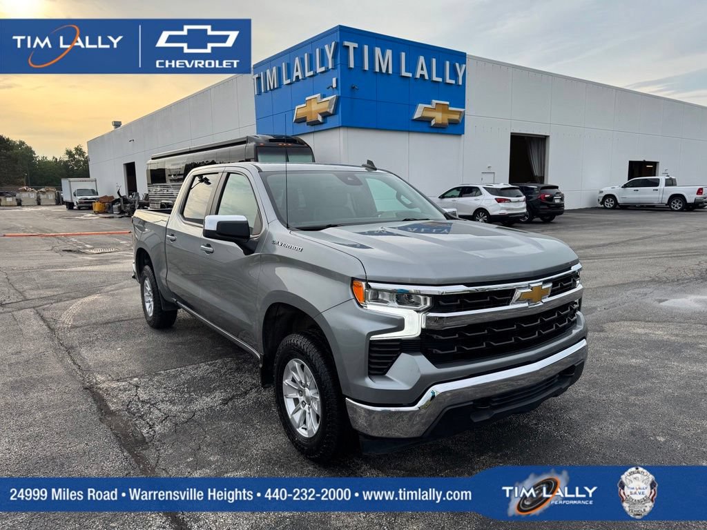 Used 2025 Chevrolet Silverado 1500 LT AWD/4WD image 1