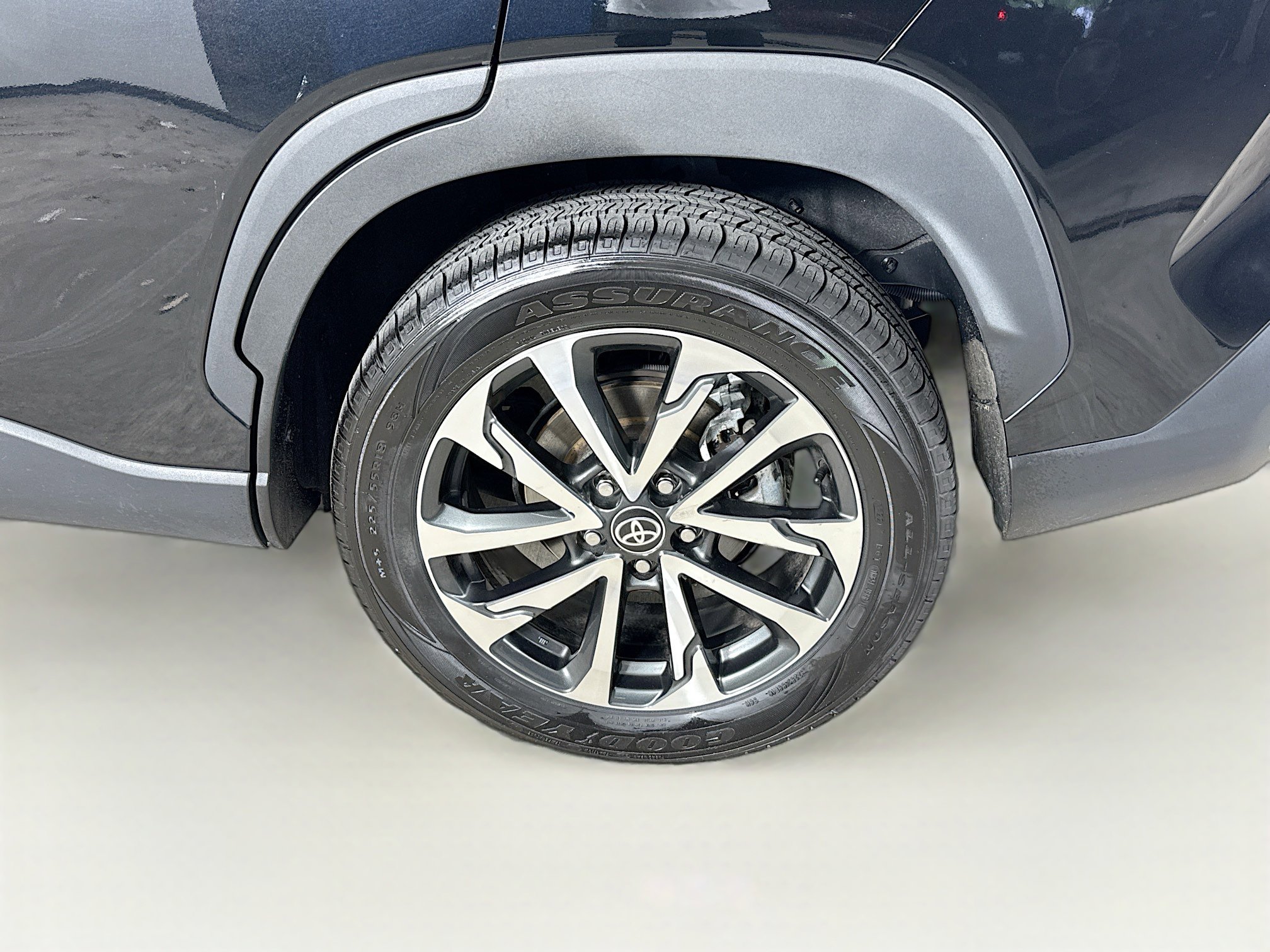 Used 2024 Toyota Corolla Cross XLE image 37