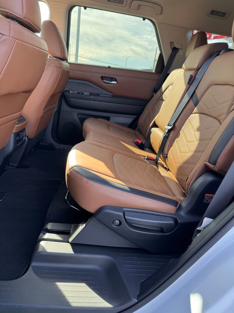 Used 2025 Nissan Pathfinder Platinum w/ Cargo Package FWD image 12
