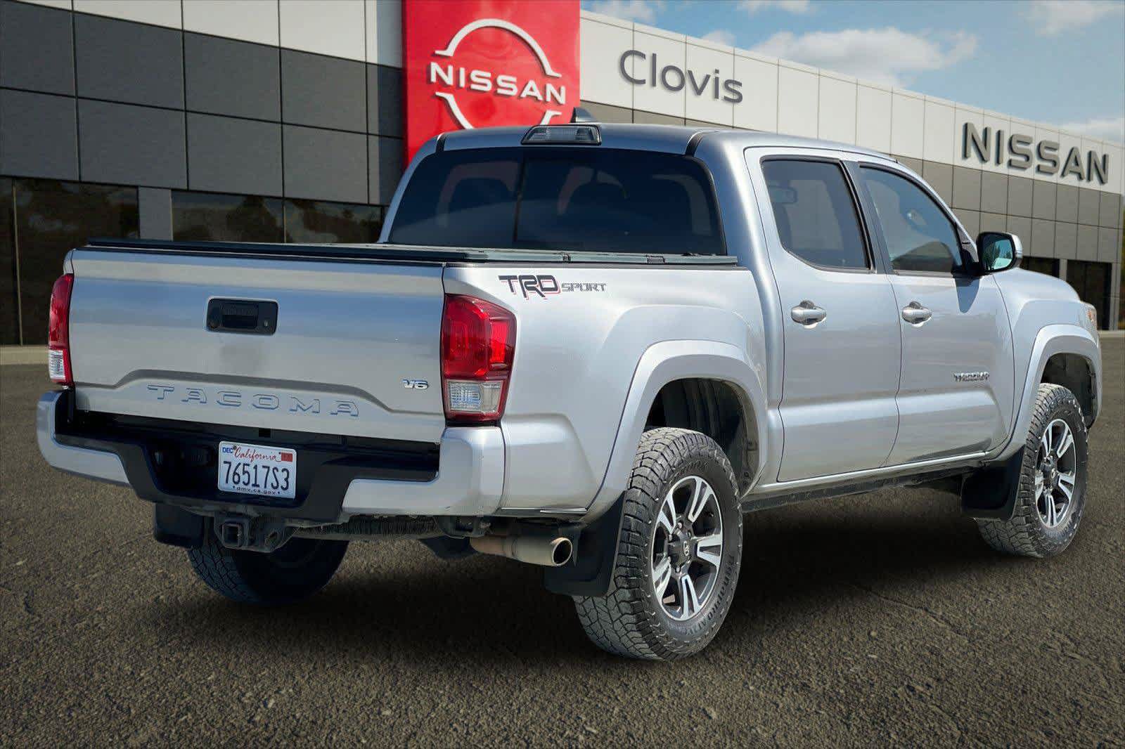 Used 2017 Toyota Tacoma TRD Sport w/ Tow Package RWD image 3