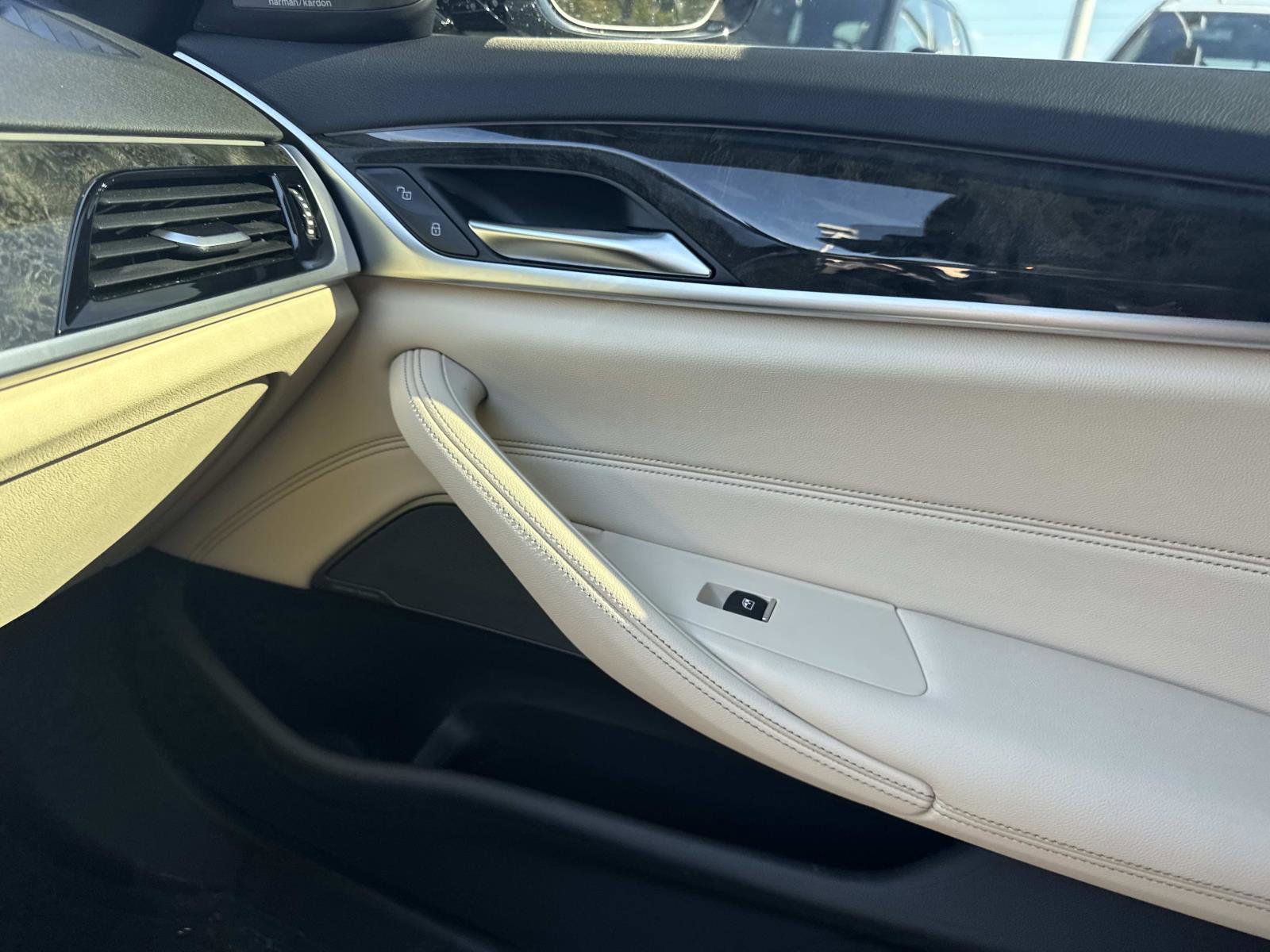 Certified 2023 BMW 540i w/ Premium Package image 20