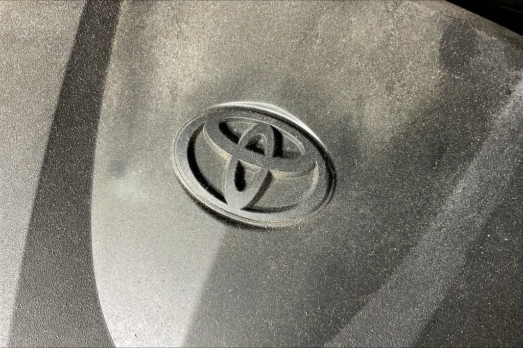 Used 2022 Toyota Camry SE image 40