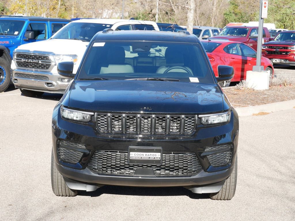 New 2025 Jeep Grand Cherokee Laredo image 17