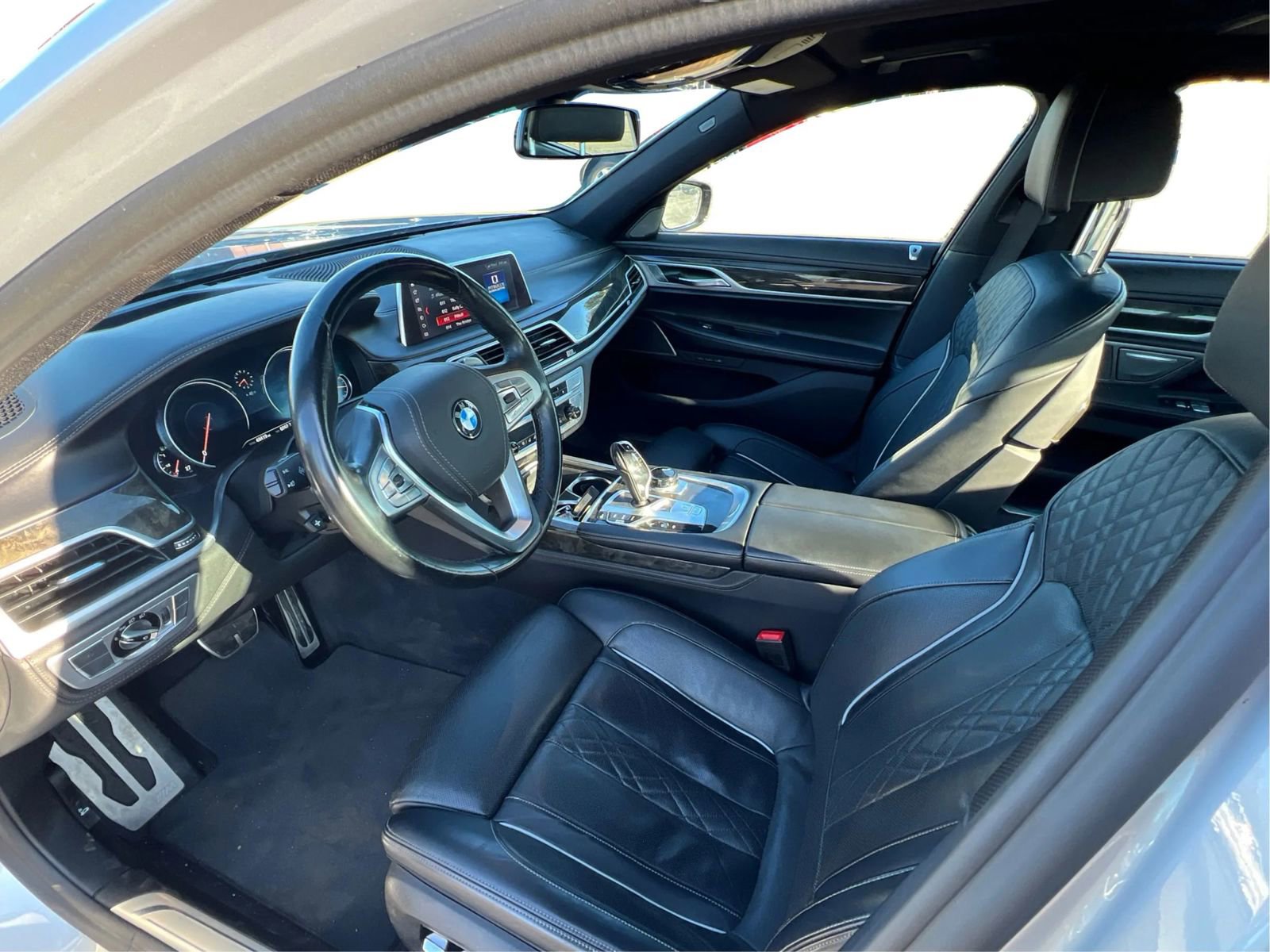 Used 2019 BMW 740i xDrive w/ Executive Package image 2