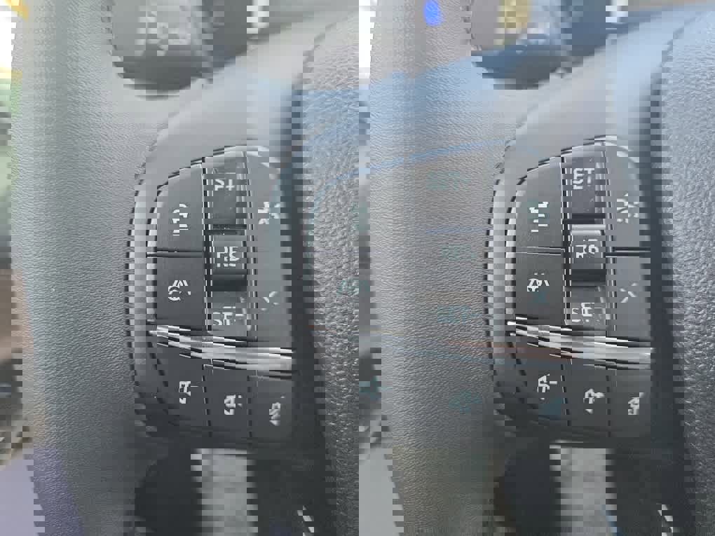 Used 2025 Ford Maverick Lariat w/ 4K Tow Package image 24