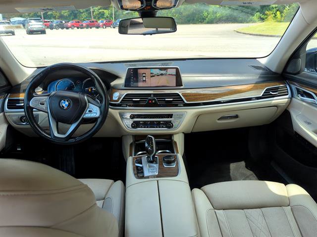 Used 2019 BMW 750i xDrive w/ Executive Package image 6