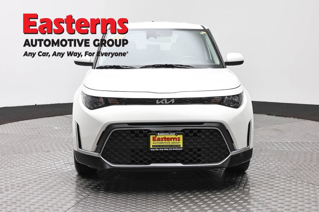 Used 2024 Kia Soul LX w/ Option Group 015 FWD image 3