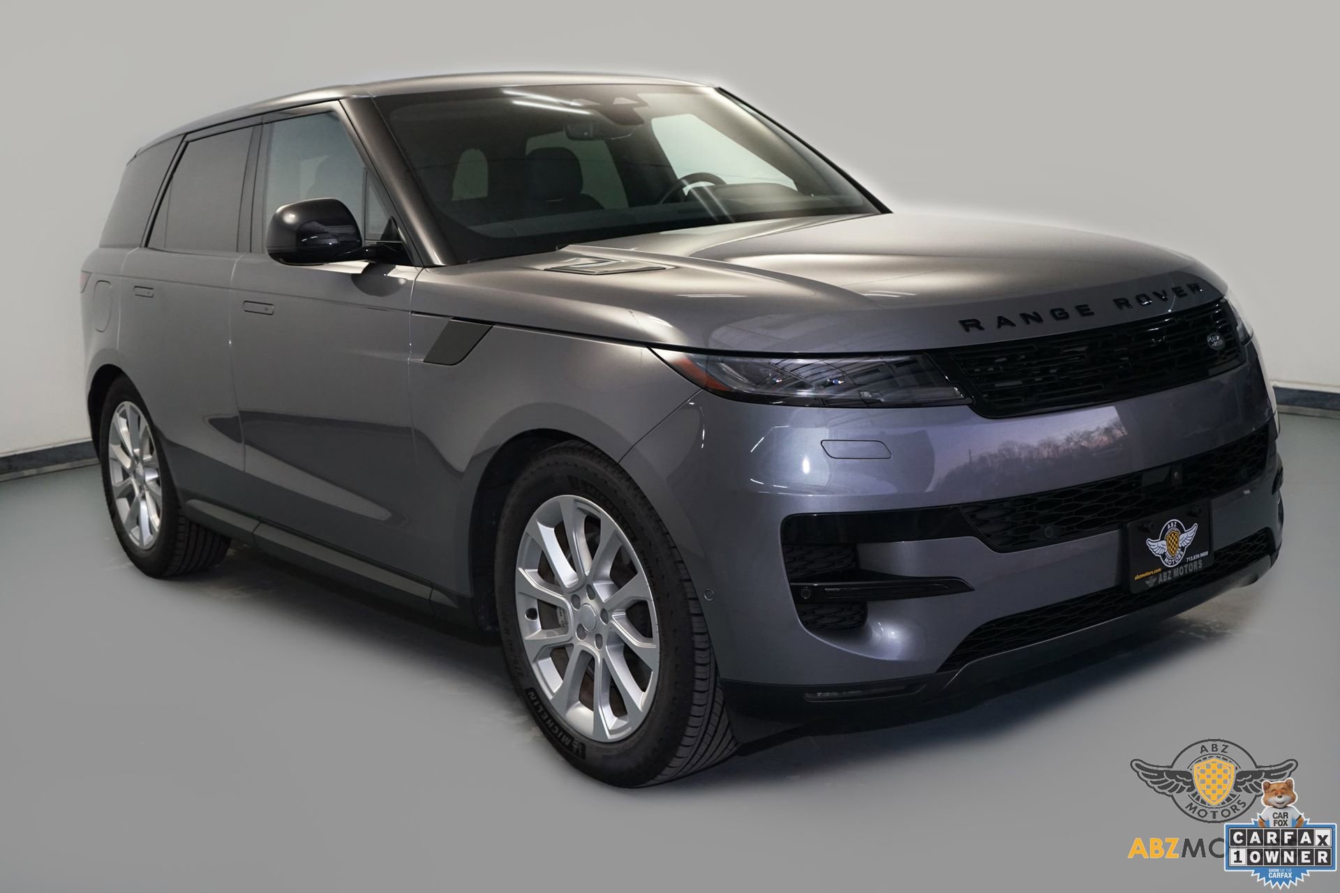 Used 2025 Land Rover Range Rover Sport SE image 2