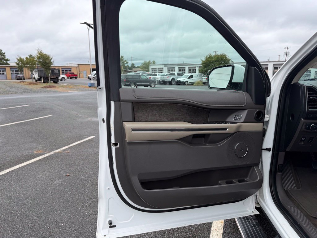 Used 2019 Ford Expedition Limited RWD image 14