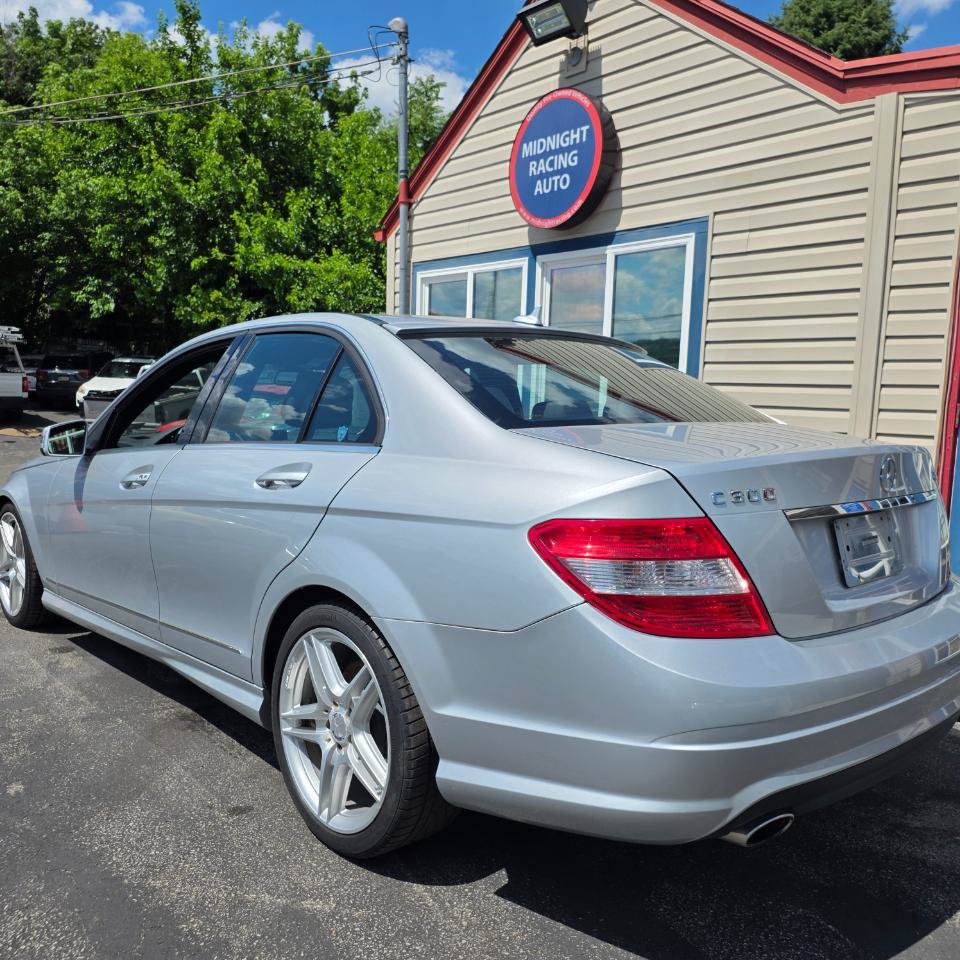 Used 2010 Mercedes-Benz C 300 4MATIC Sedan image 5