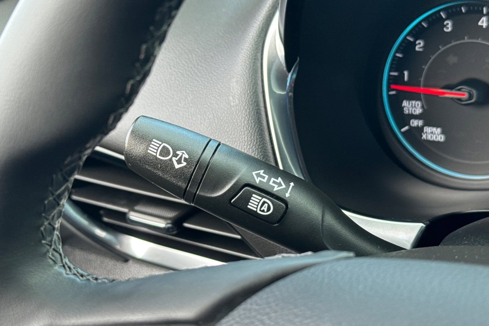 Used 2023 Chevrolet Traverse LT image 35