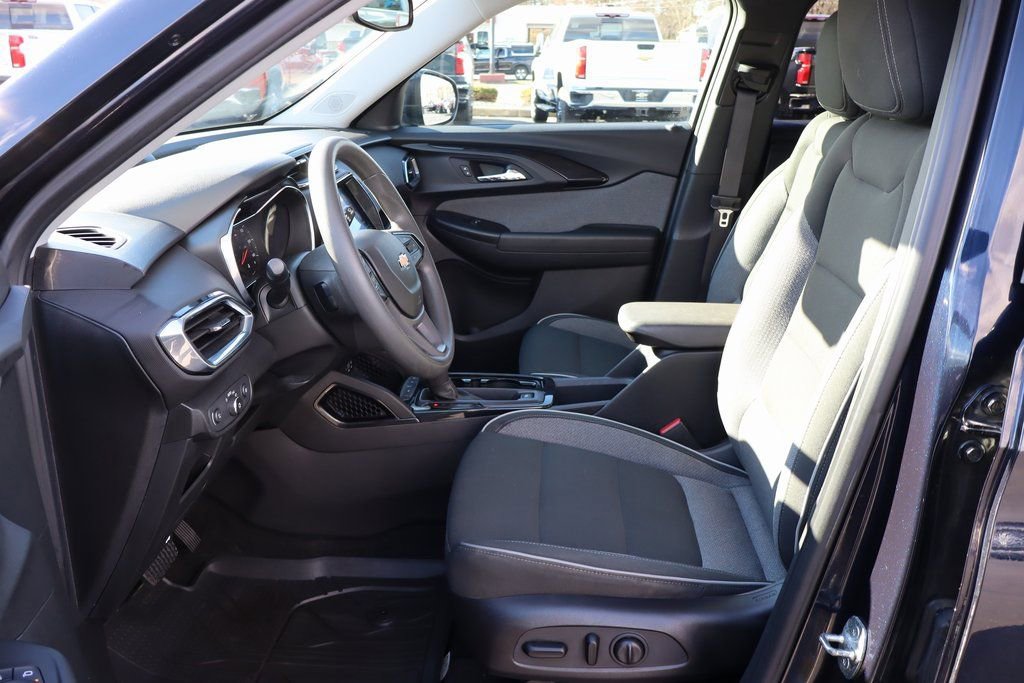 Used 2021 Chevrolet TrailBlazer LT w/ Convenience Package image 4